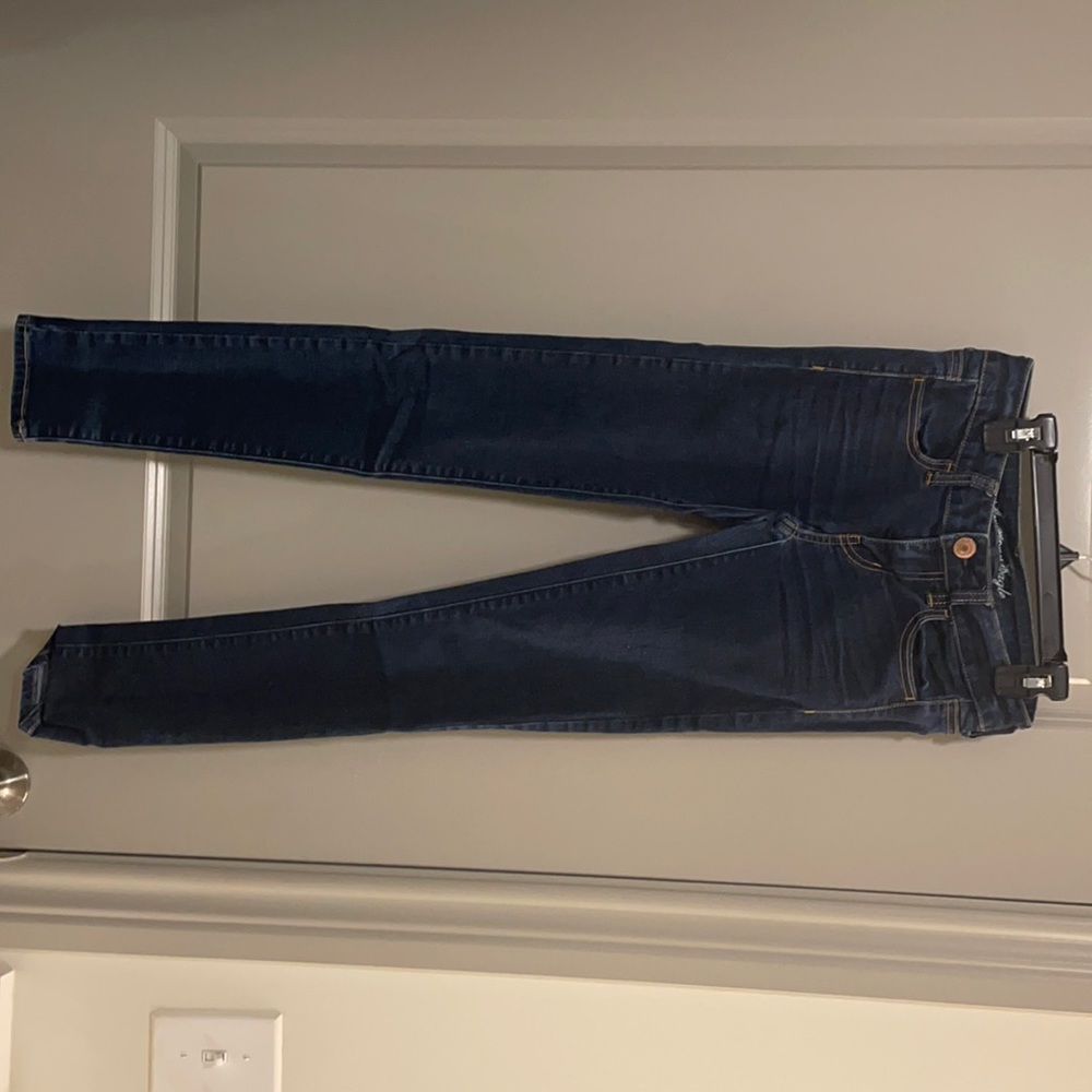 American eagle super stretch jeans in size 0. Dark wash in great condition.